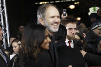 1 Julio - Nuevas/Antiguas Fotos de Rob en el estreno de "LIFE" en la Berlinale!!! 1dDRZLKm