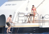 Nina Dobrev with her boyfriend Austin Stowell in Saint-Tropez (July 24) 46dWlp2l