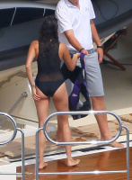 Nina Dobrev and Asustin Stowell enjoy the ocean off the cost the French Riviera (July 26) 79aGqZND