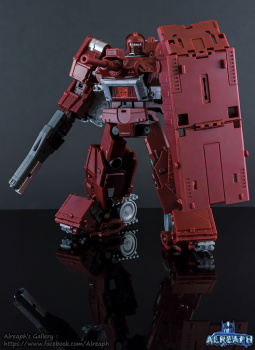 [Masterpiece Tiers] BADCUBE OTS-04 WARDOG aka WARPATH - Sortie Mai 2015 - Page 3 AxuE0Hv3