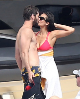 Nina Dobrev with her boyfriend Austin Stowell in Saint-Tropez (July 24) EGjZ3WGY