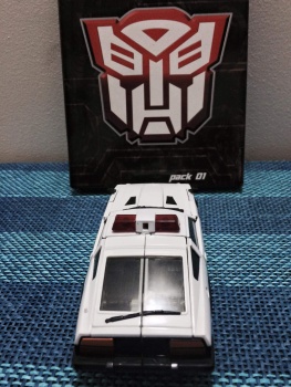 [Masterpiece Hasbro] MP-04 PROWL - Sortie Aout 2014 EQpeG8me