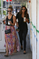 Nina Dobrev with Hilary at Alfred Coffee & Kitchen in West Hollywood (July 29) KlPjQndH