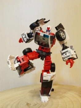 [MakeToys] Produit Tiers - Gamme MT - Basé sur les BD TF d'IDW - Page 10 NoybAQSQ