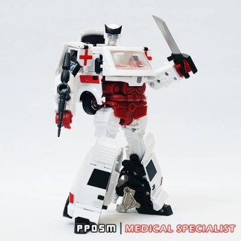 [Masterpiece Tiers] IGEAR PP05M MEDICAL SPECIALIST aka RATCHET - Sortie Aout 2012 OrKbU3Hx