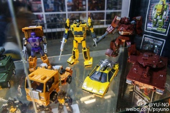 [Masterpiece Tiers] BADCUBE OTS-08 SUNSURGE aka SUNSTREAKER - Sortie Janvier 2016 - Page 2 S0eYCAoU