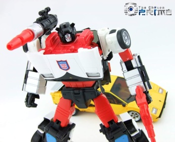 [Masterpiece] MP-12 Sideswipe/Frérot (rouge) ― MP-12G Sideswipe/Frérot G2 (noir) ― MP-12T Tigertrack/Tigrevoie (jaune) + MP-14C Clampdown/Châtimo (blanc) - Page 6 AJZKj3bi