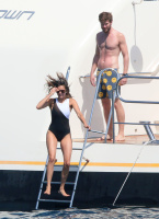 Nina Dobrev and Asustin Stowell enjoy the ocean off the cost the French Riviera (July 26) BLrNlPd6