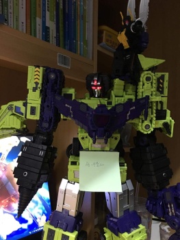 [Toyworld] Produit Tiers - Jouet TW-C Constructor aka Devastator/Dévastateur (Version vert G1 et jaune G2) - Page 6 CTHQ88tr