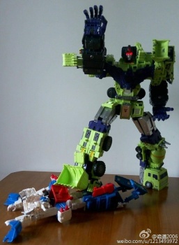 [Toyworld] Produit Tiers - Jouet TW-C Constructor aka Devastator/Dévastateur (Version vert G1 et jaune G2) - Page 6 F84Umo8v