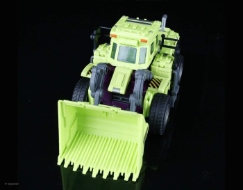 [Combiners Tiers] GENERATION-TOY GRAVITY BUILDER aka DEVASTATOR - Sortie 2015-2016 - Page 3 QoRuqHka