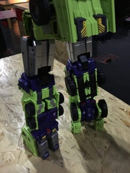 [Toyworld] Produit Tiers - Jouet TW-C Constructor aka Devastator/Dévastateur (Version vert G1 et jaune G2) - Page 6 SFgRLEmQ