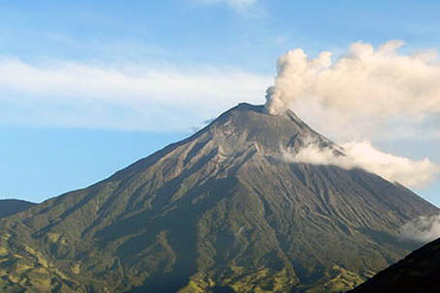 The last eruption was 1940: Ecuador's massive Cotopaxi volcano one of the world's highest rumbles back to life!  Ecuador-volcano