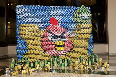 تماثيـــل مصنــوعةمن المعلبات الفارغة !!‏  Canstruction13