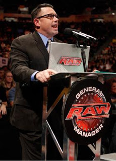 WWE تصر على إخفاء دور مدير الرو المجهول Raw-General-Manager