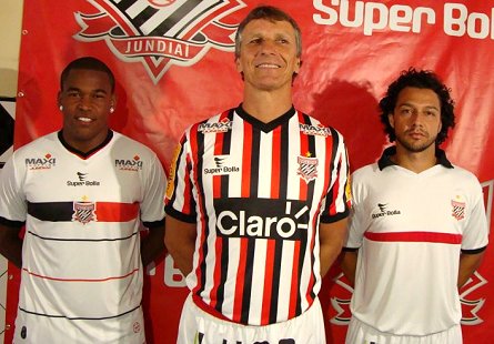 Paulista lança seus novos uniformes para 2013 A1195_491585337546375_695054223_n