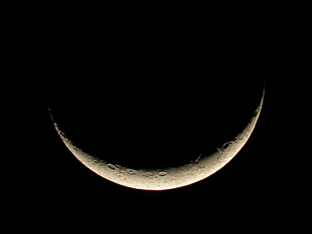 Fema publica en su web que necesita CONTRATISTAS capaces de instalar campamentos para desplazados por temas geofíscos!!!!! y otros!! Waxing-crescent-moon-2012-02-24