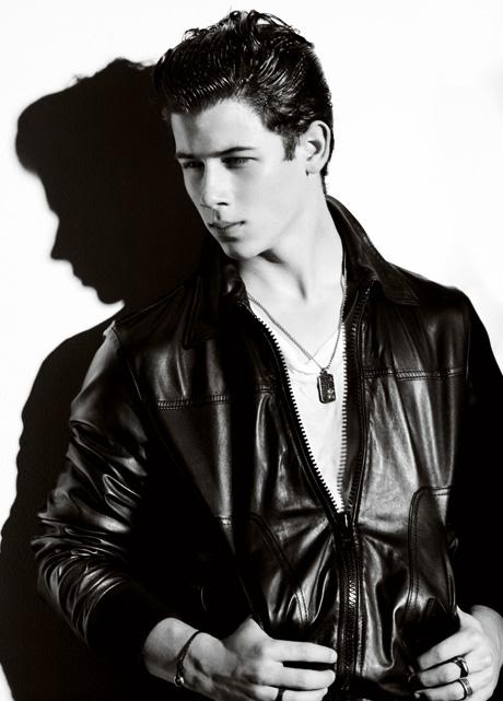 Nick Jonas en Hairspray  Nick-jonas-vman