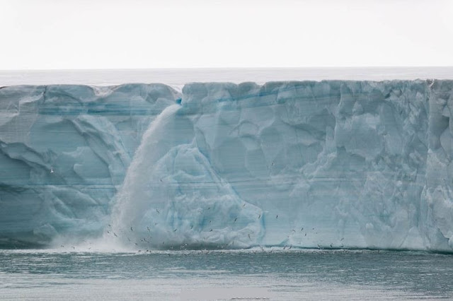 الشلالات الجليدية الرائعة في سفالبارد في النرويج Glacier-waterfalls-0%5B3%5D