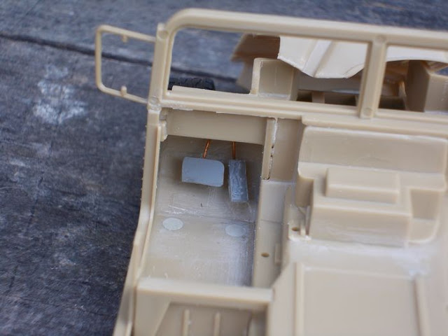 M-998 IED 1/35 mais figuras modernas 1/35 Tn_DSCN0184