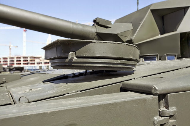 صور الدبابه الروسيه الجديده T-14 Armata  - صفحة 2 Russian%2BT-14%2Bmain%2Bbattle%2Btanks%2Bclose%2Bup%2B8