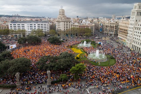 12 de octubre manifestación en Plaza Cataluña de Barcelona a favor de la unidad de España  Thumb_474__4