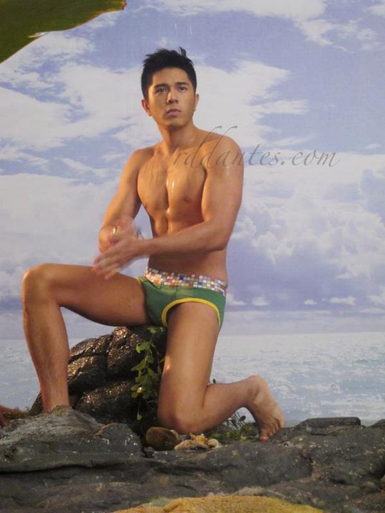 +++ ASIAN MALE COLLECTION +++ - Page 15 Paulo%2Bavelino%2Bhunk%2Bbench%2Bsexy
