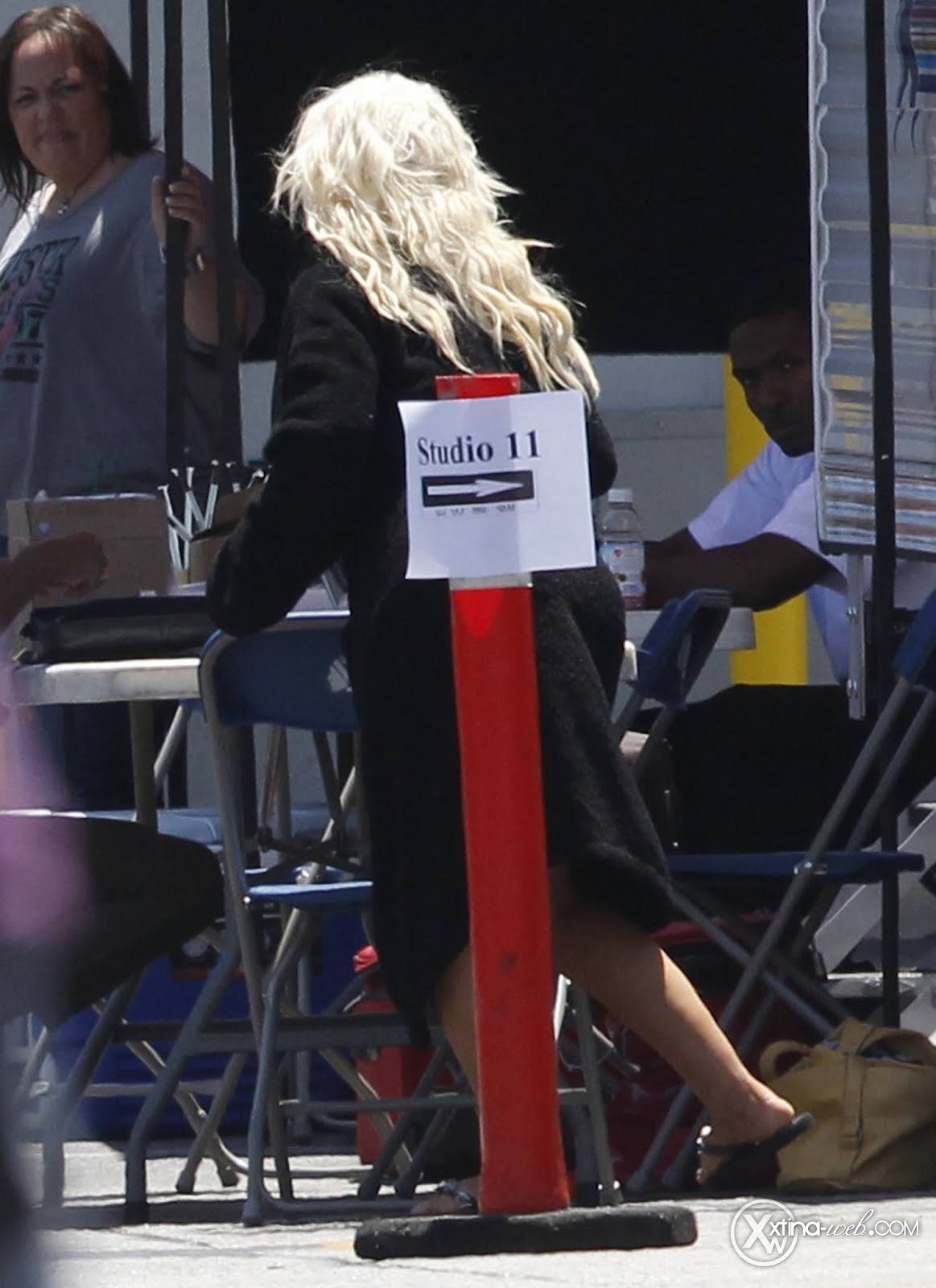 [Fotos] Christina Aguilera llegando a Burbank Studios [27/07/12] 01