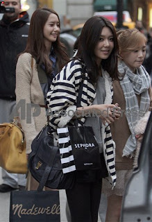 [PICS] SNSD @ New York City Pictures + Japanese Mobile Fansite Photo || 03.02.12 YbWfT