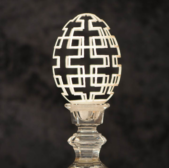 intricate egg art  அற்புதமான கடினமான வடிவமைப்பு Intricate-egg-art-carvings-brian-baity-20