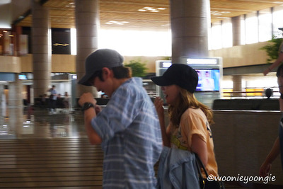 [PICS] SNSD @ Airport to Japan Tumblr_m6tngx7EYz1qjjgm3o8_400