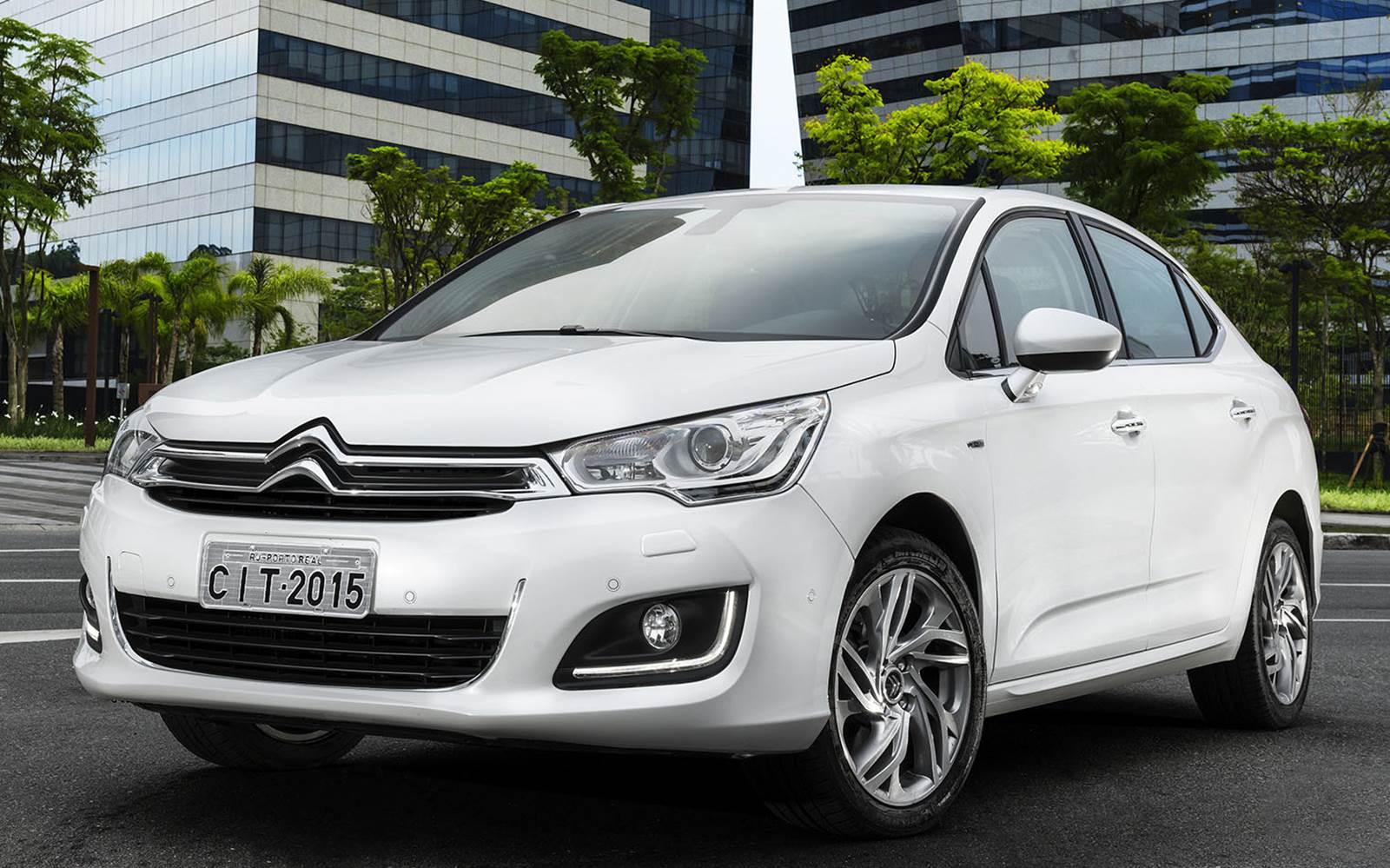 Citroën C4 Lounge - Página 14 Citroen%2BC4%2BLounge%2B2015%2B-%2BTHP%2BFlex%2B(11)