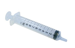 குழந்தைகளுக்கு மருந்து கொடுப்பது  எப்படி ? 10ml-plastic-syringe-1126-p