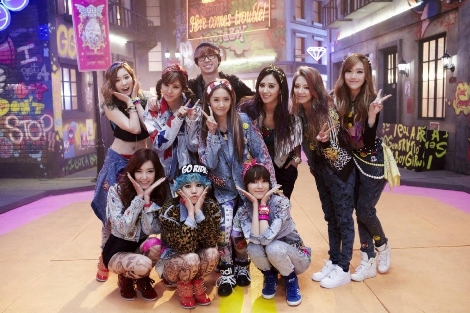 {130109} SNSD Picture with Sim Jae Won 130109snsd