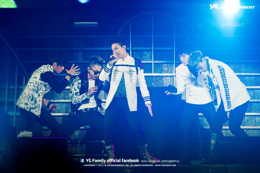 [Pics] YG Family Facebook Actualiza: 15th Aniversario YG Family Concert 391147_308766902477241_143884685632131_1076739_207381715_n