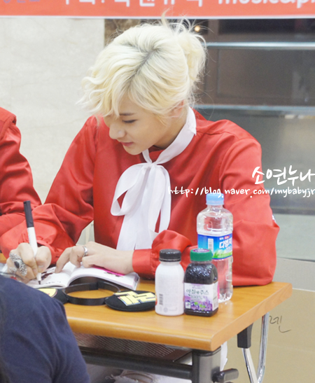 [Pic][280412] NU'EST - Evento de firmas de Suwon 12