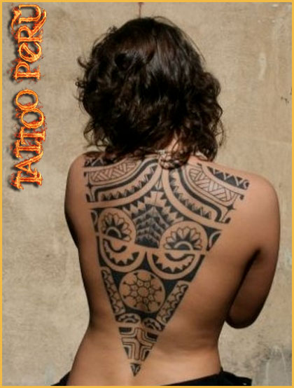 Tatuajes: Historia de los Tatuajes. 01_cruz_celta_en_la_espalda