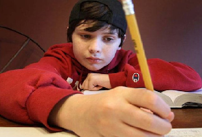 Jacob Barnet, 12 ans, met la théorie de relativité de Einstein en doute... Jacob