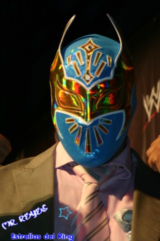 صور المصارع الجديد Sin Cara - صور النجم الجديد سين كارا Conferencia%2BCMLL-WWE%2B202