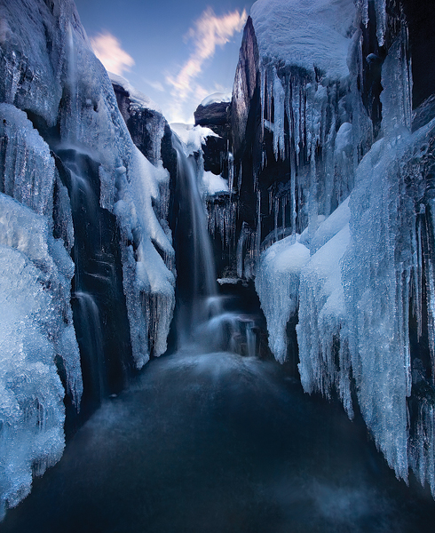 صور مدهشه وغريبه 4-Inside-the-Ice-Canyon---Wild-Journeys