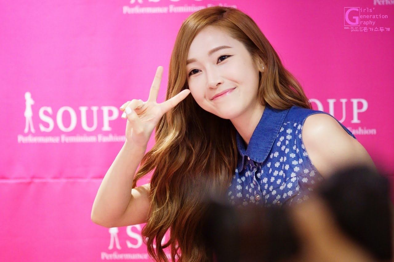 [PIC][14-06-2014]Jessica tham dự buổi fansign lần 2 cho thương hiệu "SOUP" vào trưa nay DSC07830