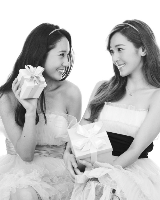 [PICS] Jessica & krystal como modelos para  Stone Henge 130111stonehenge2