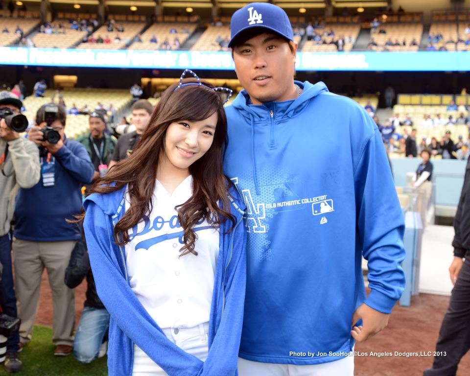 (PICS+VIDEOS) Tiffany primer lanzamiento en el estadio de los Dodgers 130507sm3