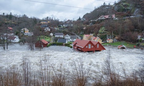 Flooding Norway - UK Battered with Storms 7f0d53dd3357a866987e090aef8203acc7b7cc6974ba9f464d771d48dfb5409f