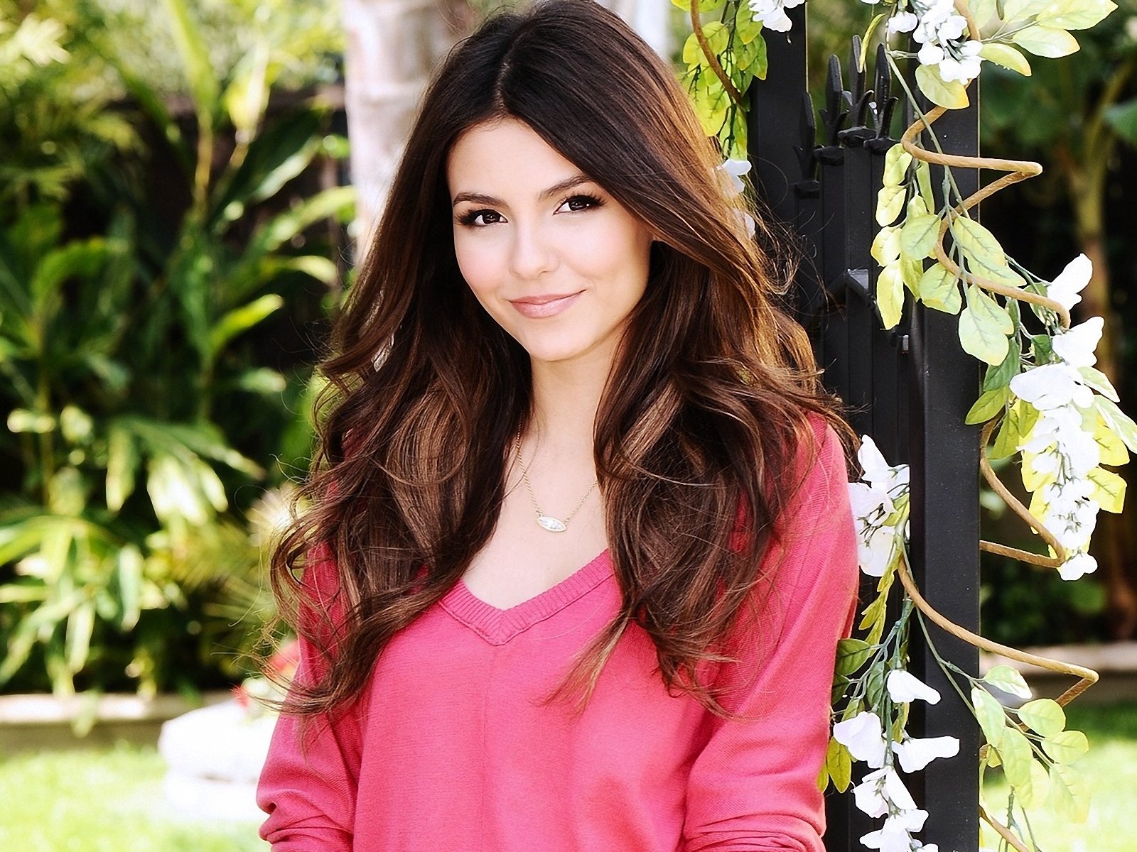 mis fichas Victoria-Justice-Full-HD-Wallpaper-4