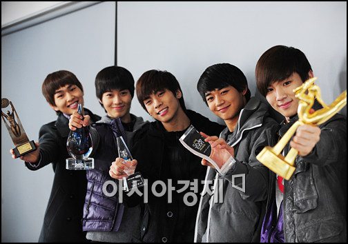 خلفيات  شايني حلوة  Shinee-awards-5