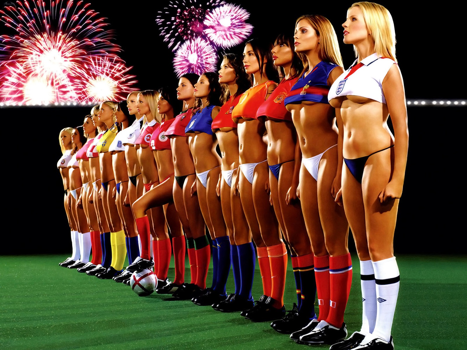 L'Euro de foot démarre !! 4505-equipe-de-foot-feminine-sexy-WallFizz