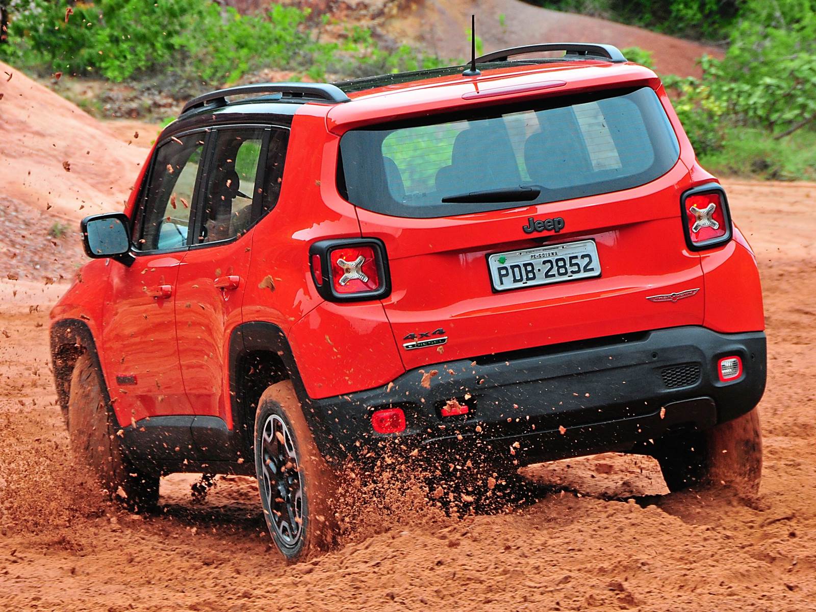 Ranking de Vendas - Dezembro de 2.015 Jeep-Renegade-Trailhawk-2