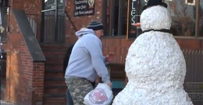 Χιονάνθρωπος σκορπάει τον...τρόμο Snowman