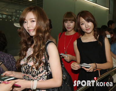 [14.07]Dal Shabet & FT Island a Singapour pour la "Korean Music wave"[Photos] 20110714_dalshabet_airport_3